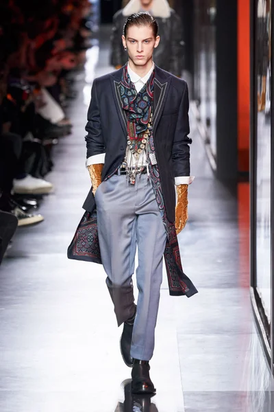 Look 13